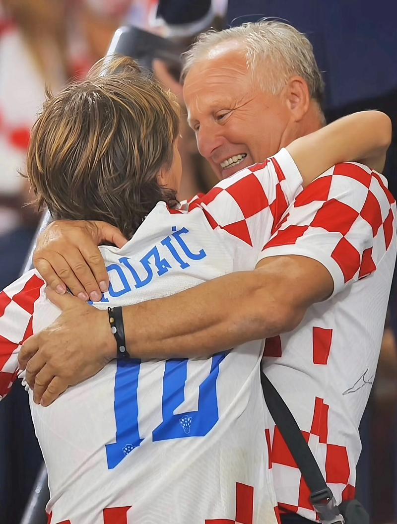 德媒：穆西亚拉和阿方索的恢复完全符合计划，目标是12月登场