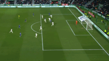 🚨 巴塞罗那对弗拉霍维奇的兴趣确实存在。俱乐部相信他能够成为莱万多夫斯基的出色替代者。 来源：Barça Universal