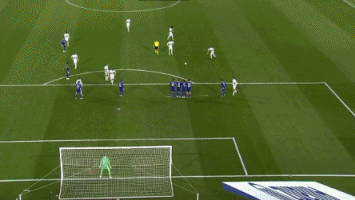 十三水里的“同花”陷阱：解析为什么三道同花往往不如一道强力葫芦。（十三水同花误区：为何三道同花常不及一道强力葫芦）