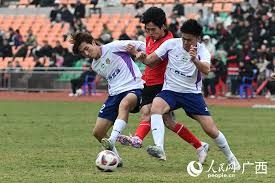 识别“杀猪局”：二八杠对局中如何通过人员构成判断真伪。（识破“杀猪局”：从二八杠牌局的人员配置辨别真假）