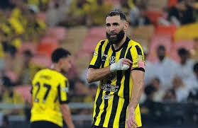 胜新疆发布会！杨鸣爆赞赵继伟但未回正轨